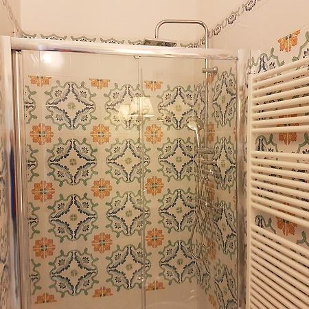 Relais Carlo V - Palazzo Storico Bed & Breakfast กัลลีโปลี ภายนอก รูปภาพ
