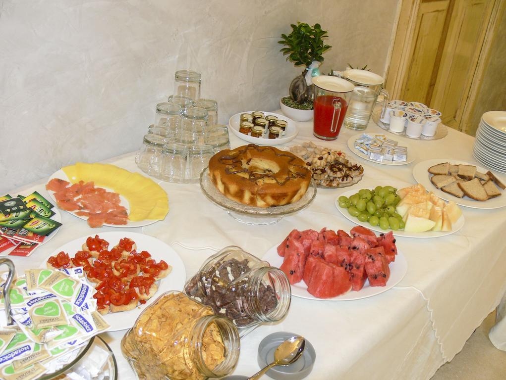 Relais Carlo V - Palazzo Storico Bed & Breakfast กัลลีโปลี ภายนอก รูปภาพ