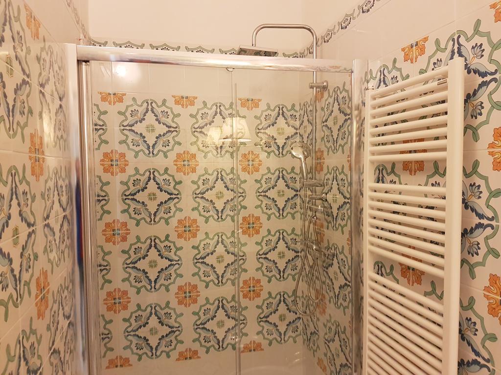 Relais Carlo V - Palazzo Storico Bed & Breakfast กัลลีโปลี ภายนอก รูปภาพ