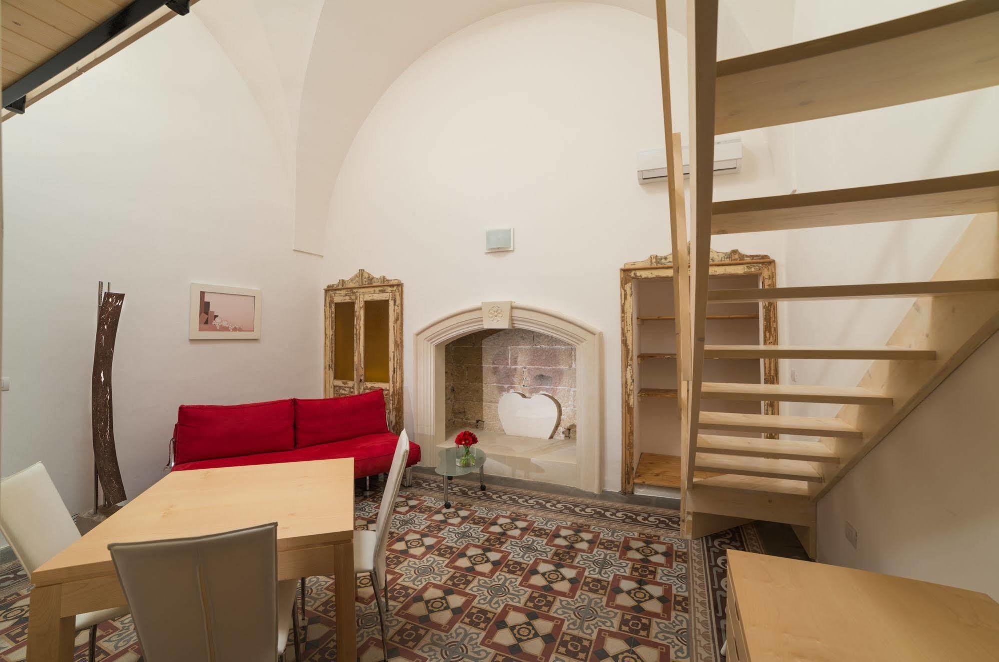 Relais Carlo V - Palazzo Storico Bed & Breakfast กัลลีโปลี ภายนอก รูปภาพ