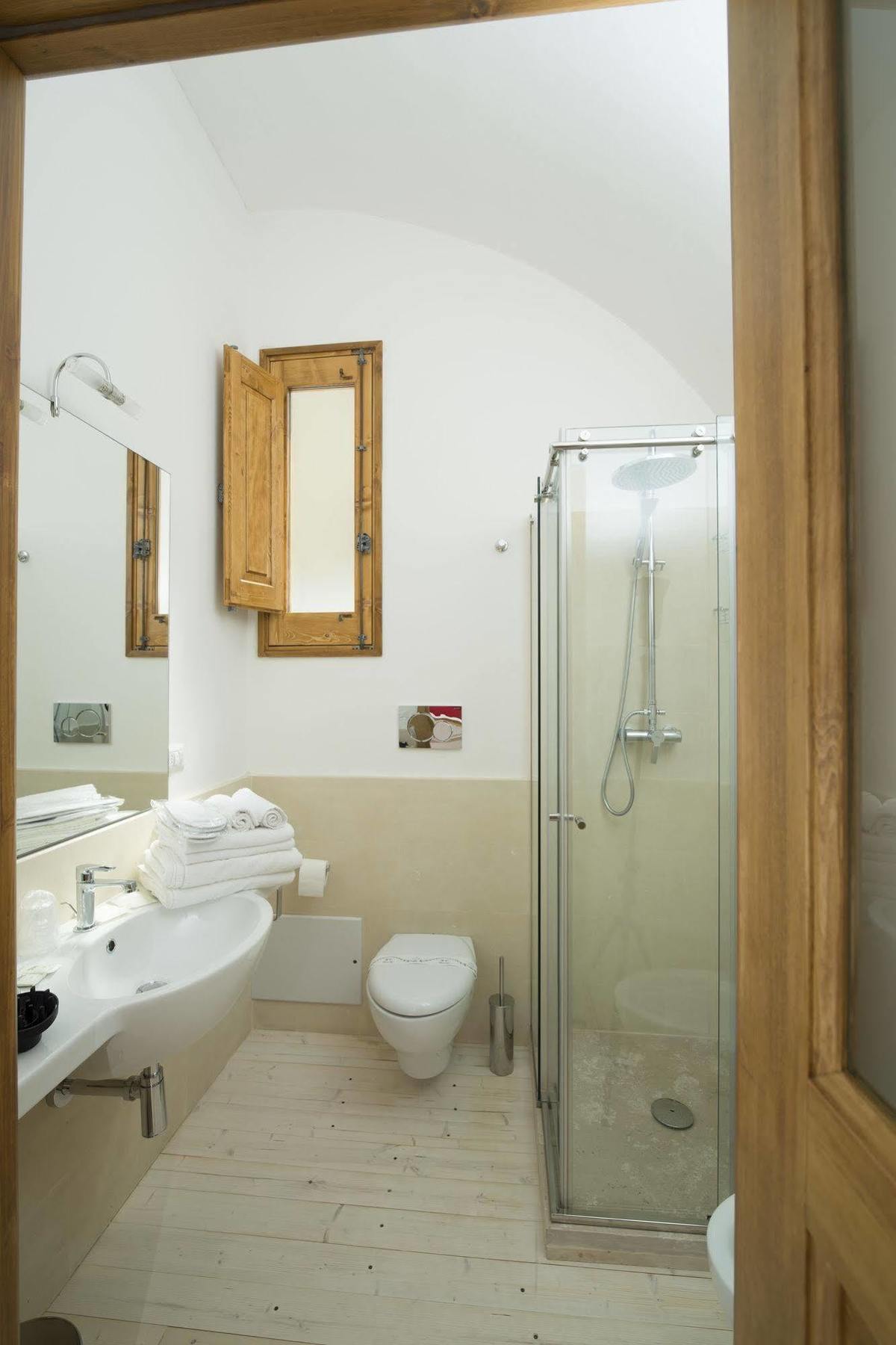 Relais Carlo V - Palazzo Storico Bed & Breakfast กัลลีโปลี ภายนอก รูปภาพ