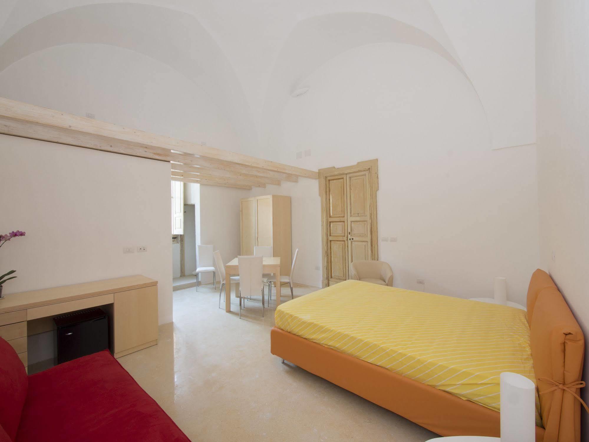 Relais Carlo V - Palazzo Storico Bed & Breakfast กัลลีโปลี ภายนอก รูปภาพ