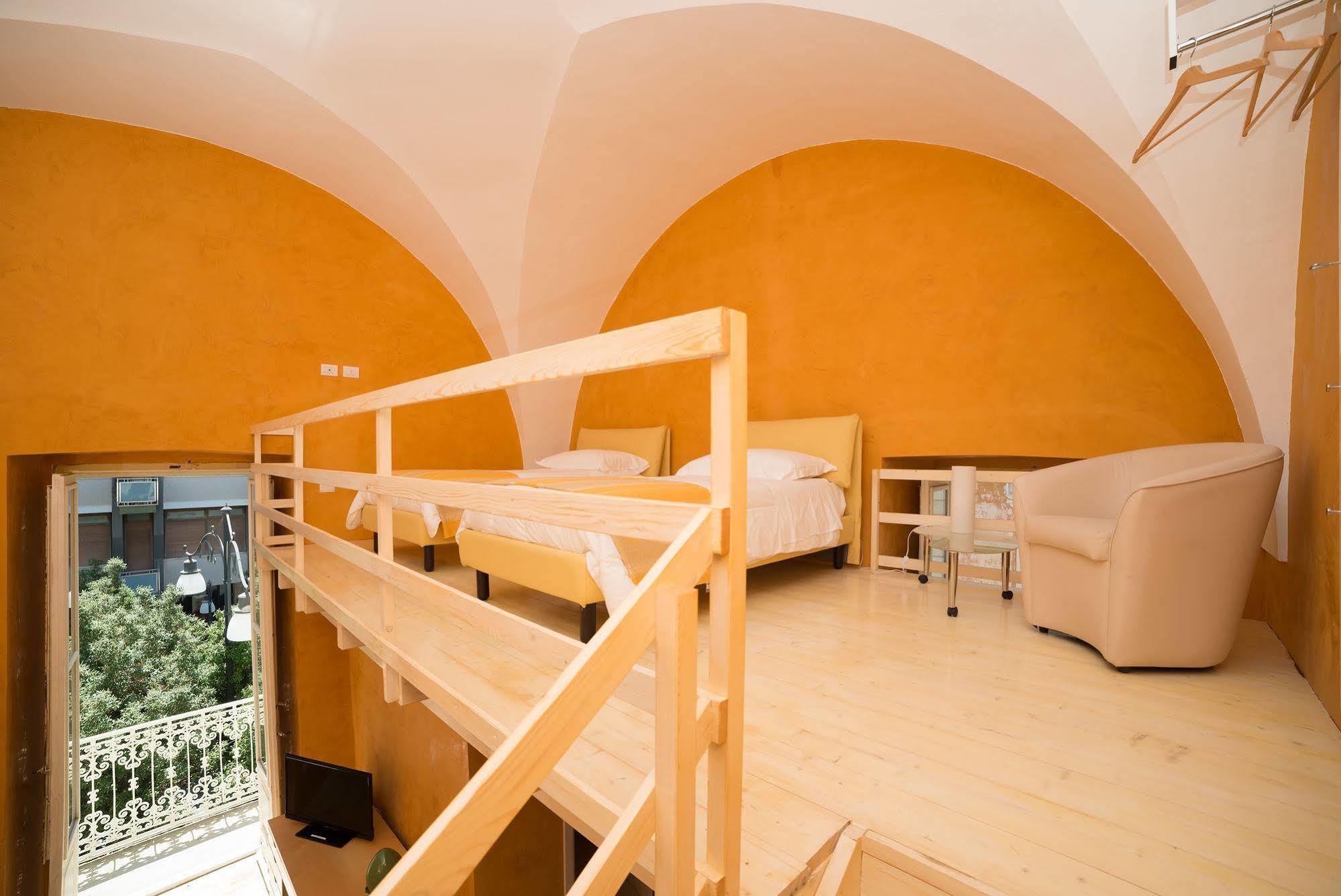Relais Carlo V - Palazzo Storico Bed & Breakfast กัลลีโปลี ภายนอก รูปภาพ