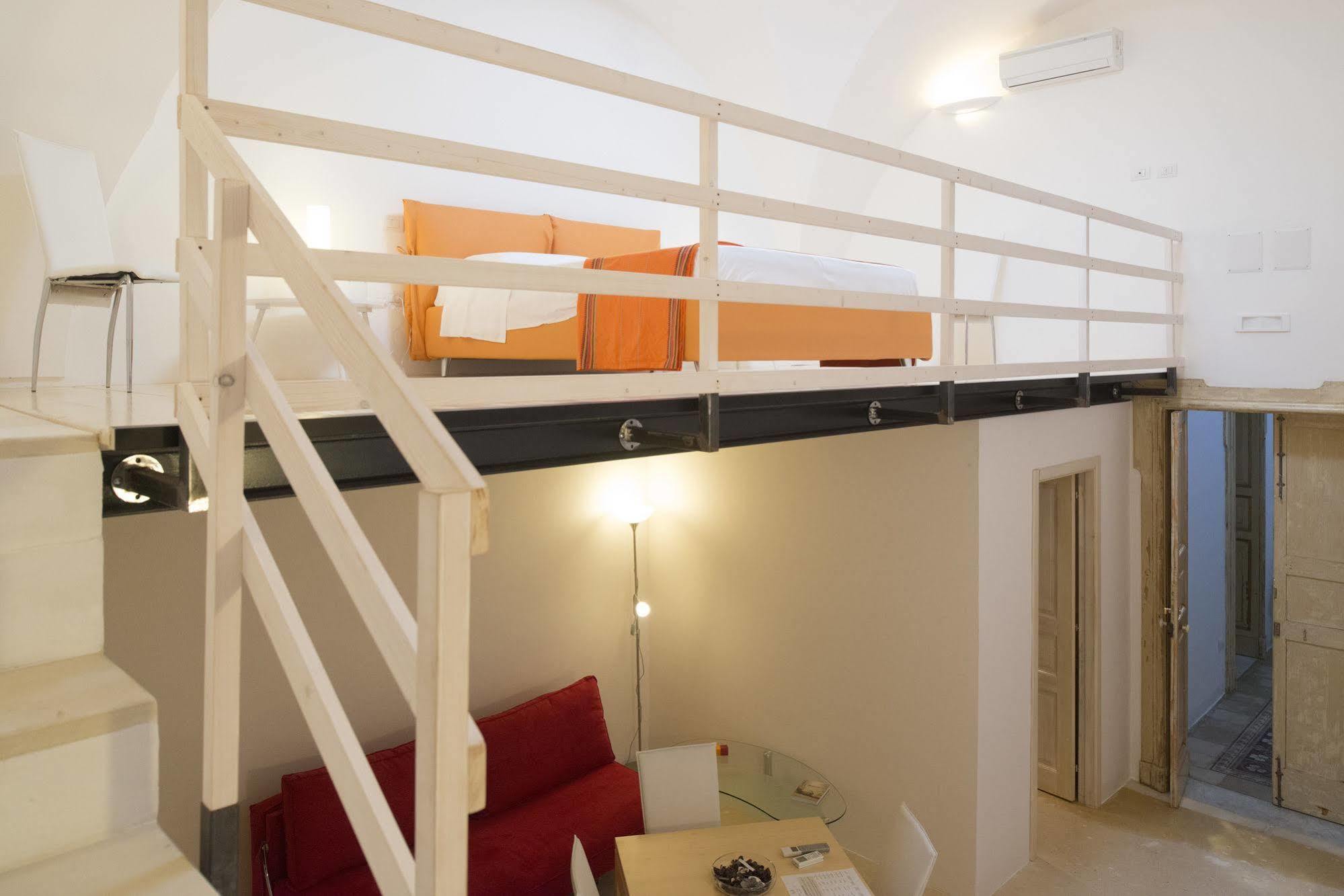 Relais Carlo V - Palazzo Storico Bed & Breakfast กัลลีโปลี ภายนอก รูปภาพ